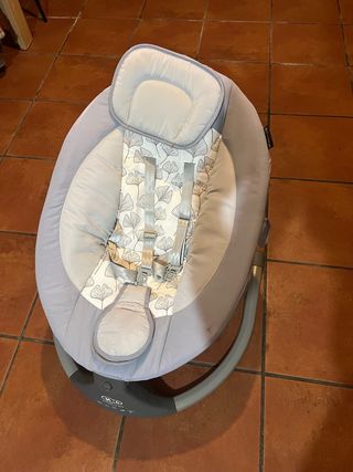 Mecedora de bebé gris