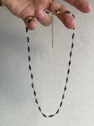 Girocollo con pietre nere e oro