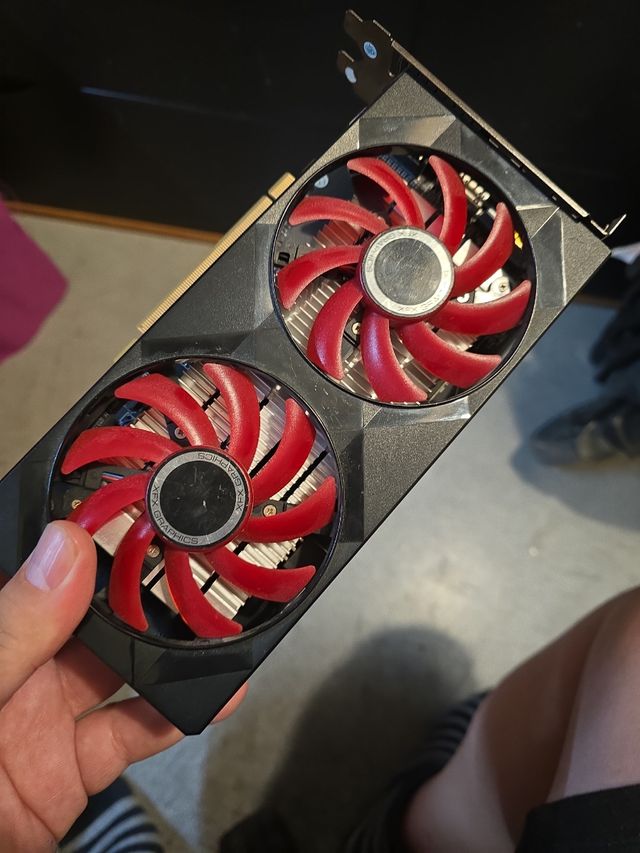 Tarjeta Gráfica AMD Radeon RX 560