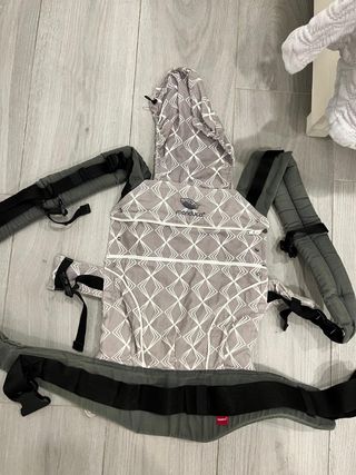 Mochila de porteo ergonómica
