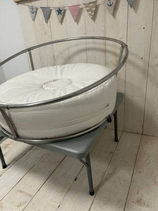 Mesa, puff y estructura para newborn