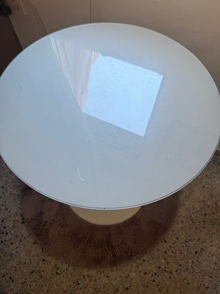 Mesa redonda cristal y plástico
