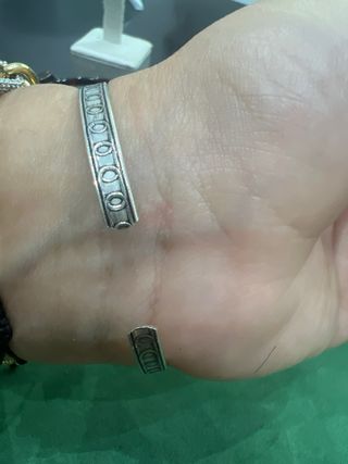 Pulsera de plata con diseño de círculos
