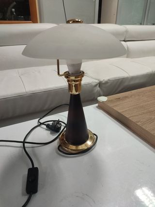 Lámpara de mesa madera y metal
