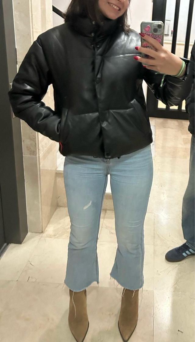 Chaquetón negro acolchado