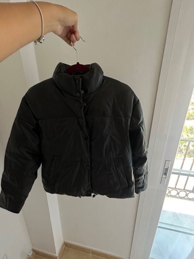 Chaquetón negro acolchado