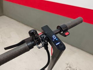 Xiaomi Mi Scooter Pro 2. Patinete, cargador, rueda