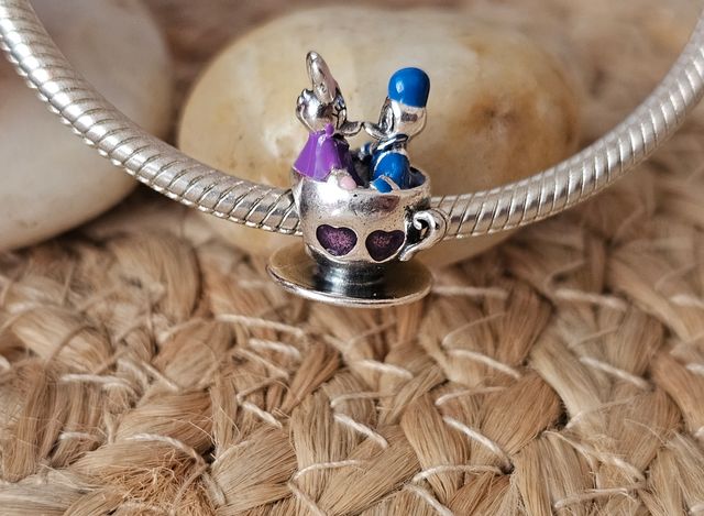 Charm Pato Donald y Daisy en Taza