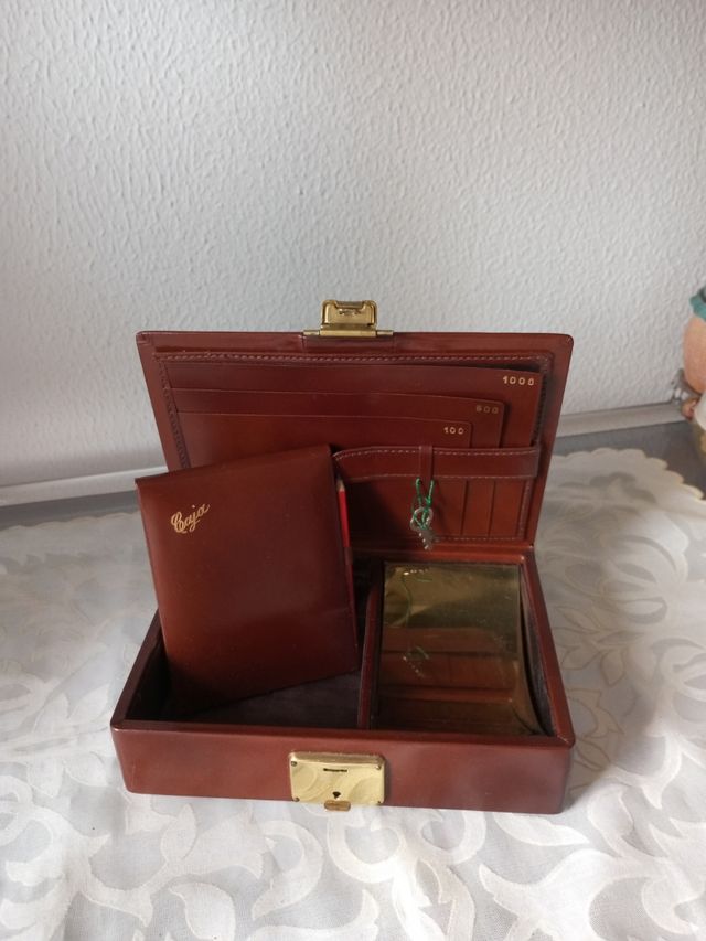 Estuche clasificador de piel con llave