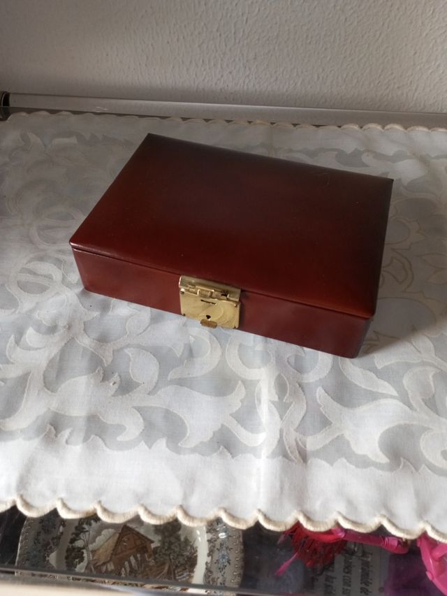 Estuche clasificador de piel con llave