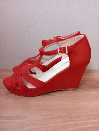 Sandalias de cuña rojas