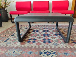 Mesa y 5 Sillas Negras y rojas