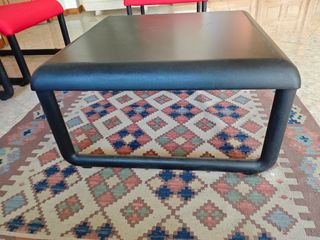Mesa y 5 Sillas Negras y rojas