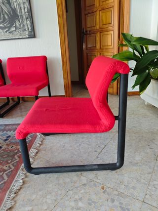 Mesa y 5 Sillas Negras y rojas
