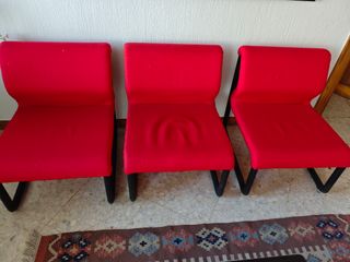Mesa y 5 Sillas Negras y rojas