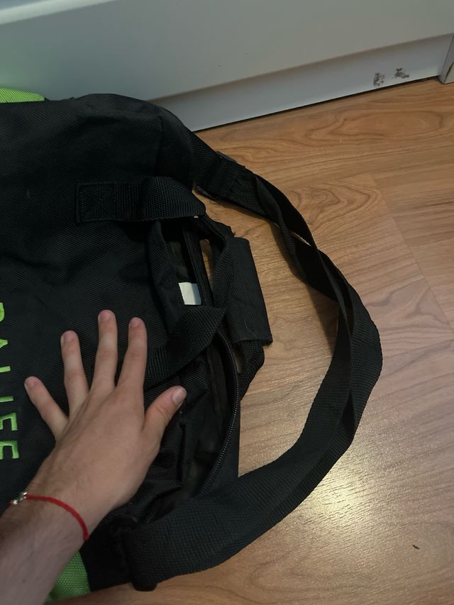 Bolso bandolera Herbalife negro y verde