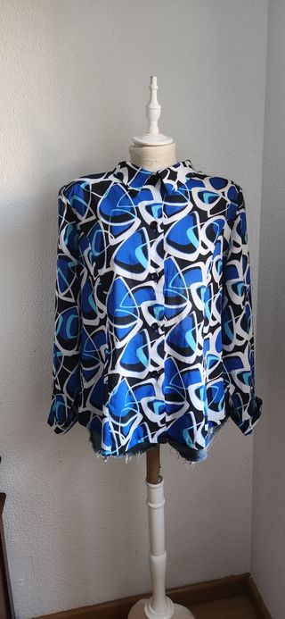 Blusa Vintage Estampada Azul y Negra