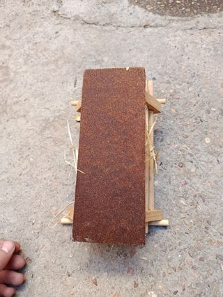 Figura de bebé Jesús en pesebre