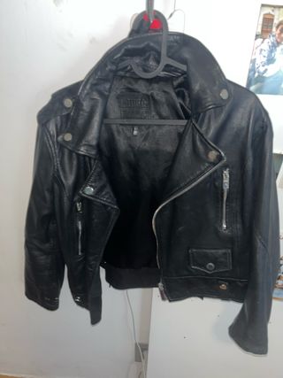 Chaqueta de cuero corta