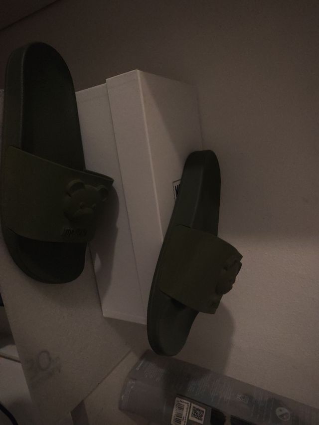 Chanclas Moschino Verde Oliva