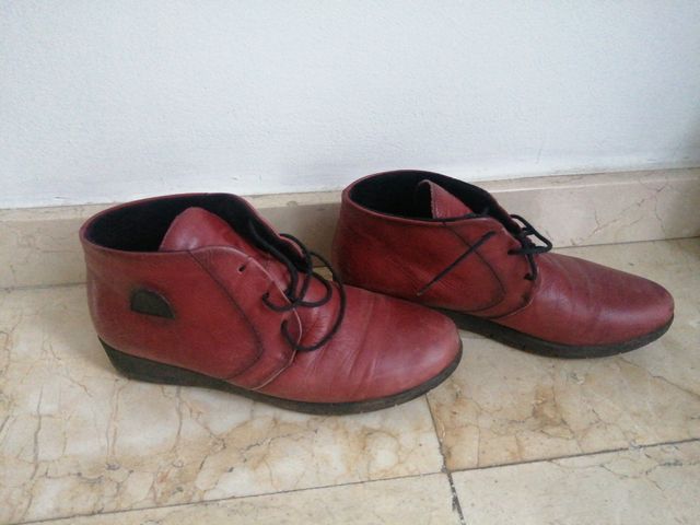 Botas de cuero rojas