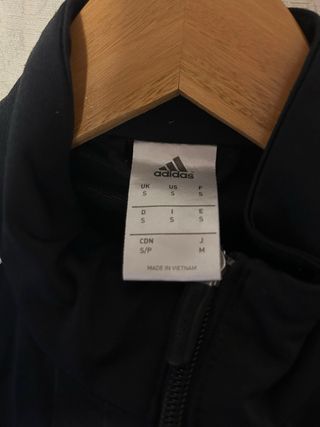 Chaqueta Adidas Negra con Rayas Blancas