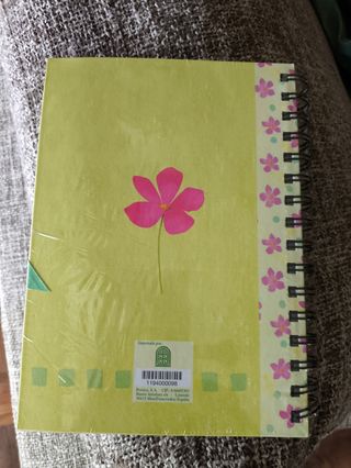 Libreta de recetas con cuchara de madera