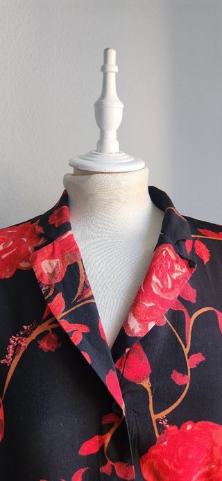 Blusa Vintage Flores Rojas y Negras
