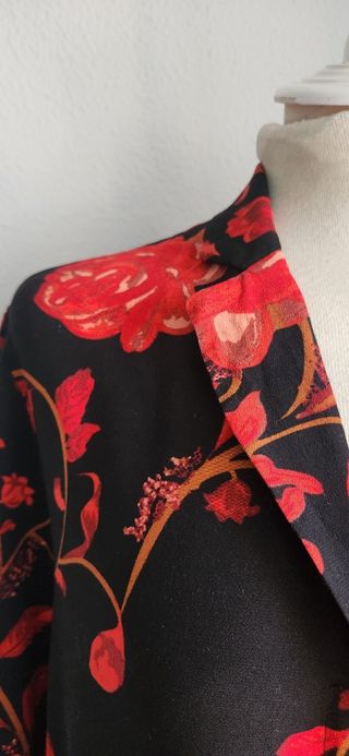 Blusa Vintage Flores Rojas y Negras