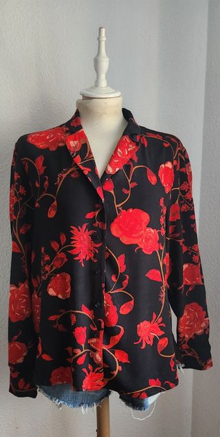 Blusa Vintage Flores Rojas y Negras