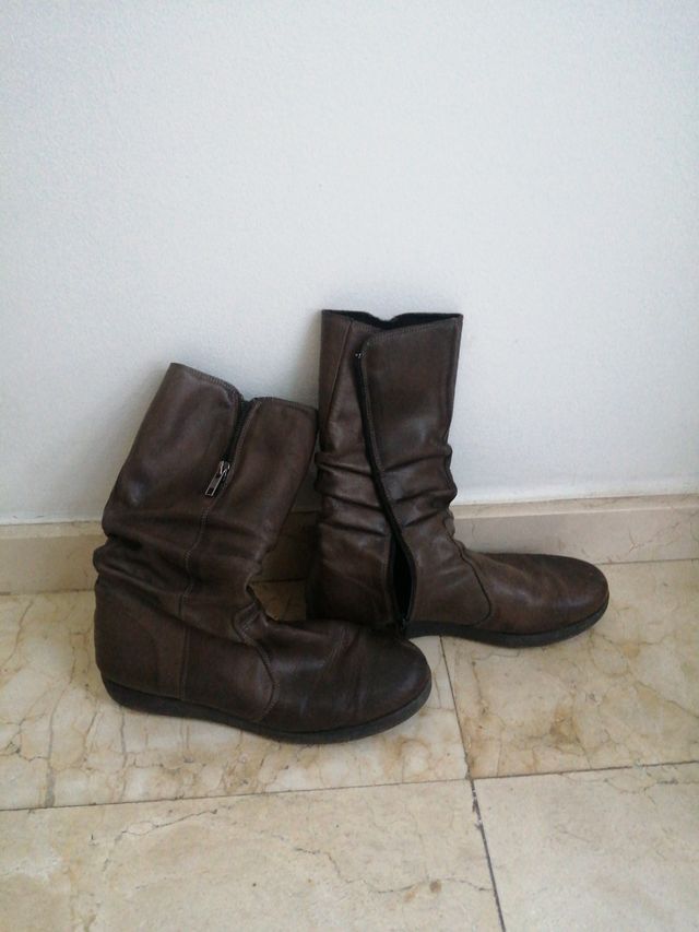 Botas de piel marrones con cremallera