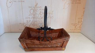 Cesta vintage madera, mimbre y forja.