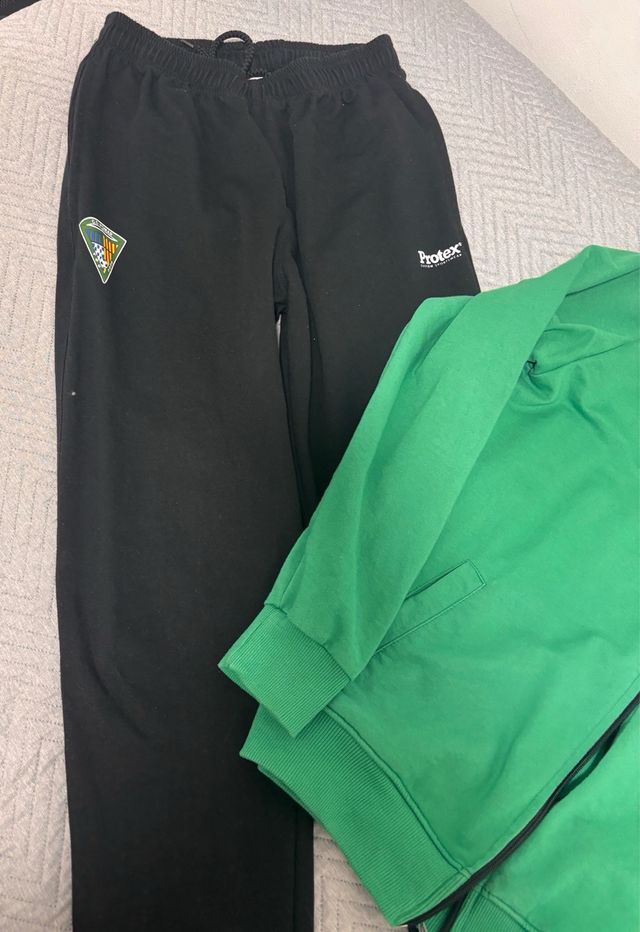 Chándal de fútbol verde y negro del Pomar