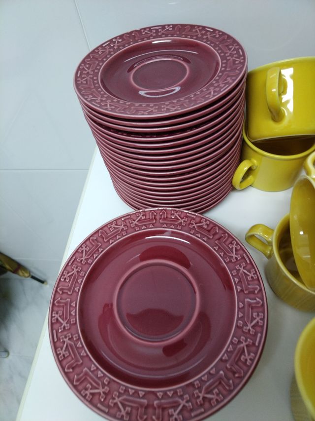 Set di tazze e piatti per snack