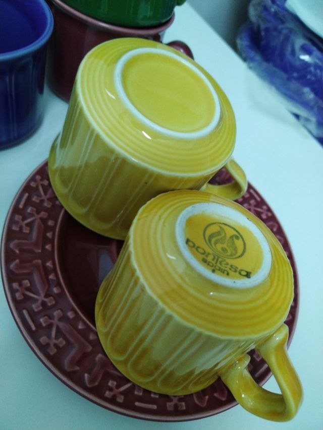 Set di tazze e piatti per snack