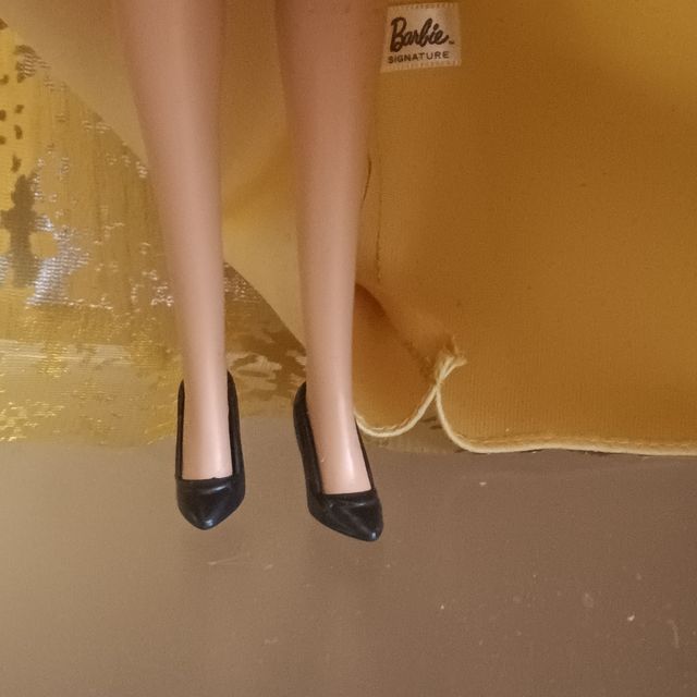 Barbie Signature Maeve Reilly reestilizada