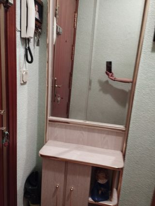 Mueble recibidor con espejo