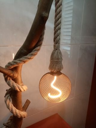 Lámpara de tronco artesanal con cuerda