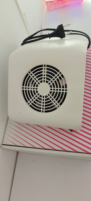 Aspirador de polvo para uñas