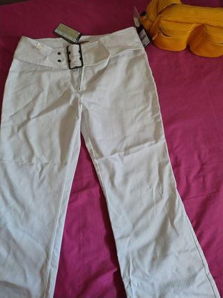Pantalón acampanado blanco a estrenar