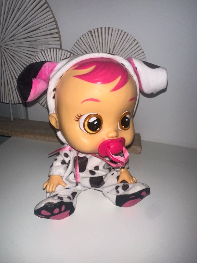 Muñeca Cry Babies con pijama de dálmata