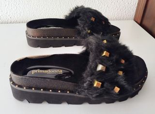 Sandalias Peluche Negras Tachuelas Primadonna