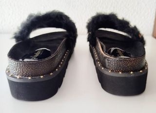 Sandalias Peluche Negras Tachuelas Primadonna