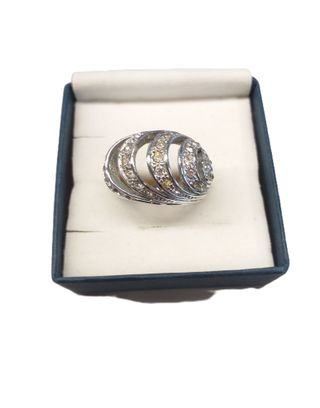 Anello bombato color argento con strass