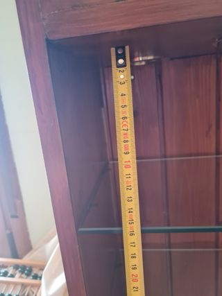 Mueble de madera para colgar con 3 luces