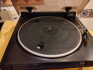 Tocadiscos Hitachi HT-MD30 Semi-Automático