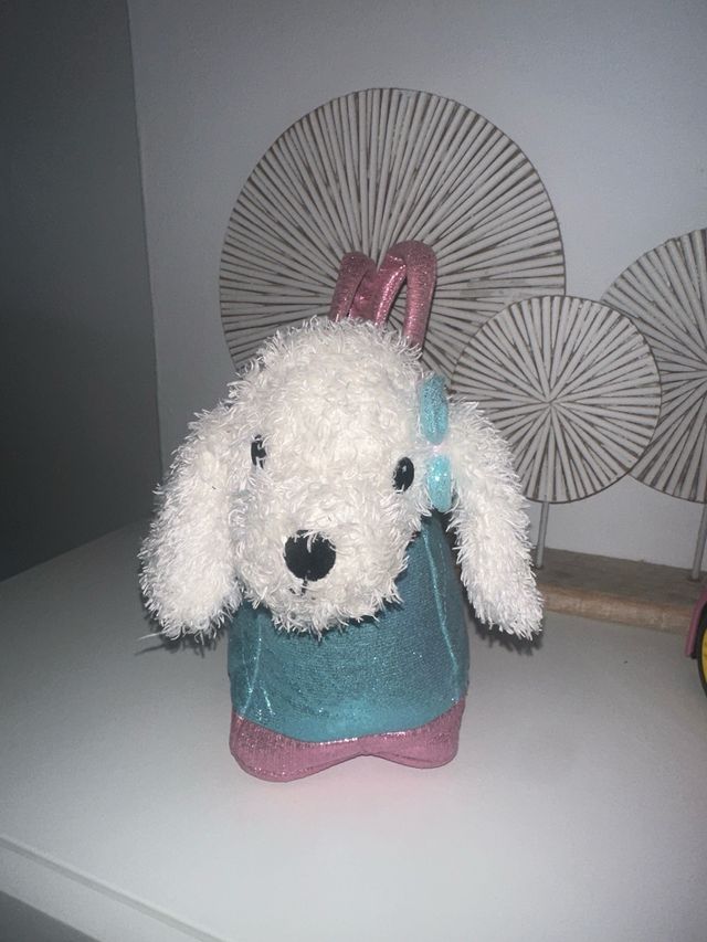 Peluche de perro con bolso brillante