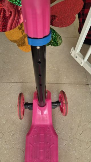 Patinete infantil rosa con diseño de mariquita