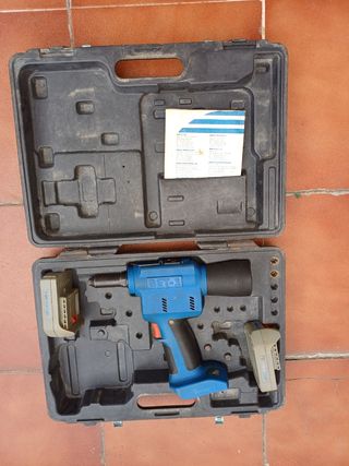 Remachadora Eléctrica Azul