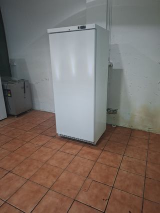 Congelador vertical blanco